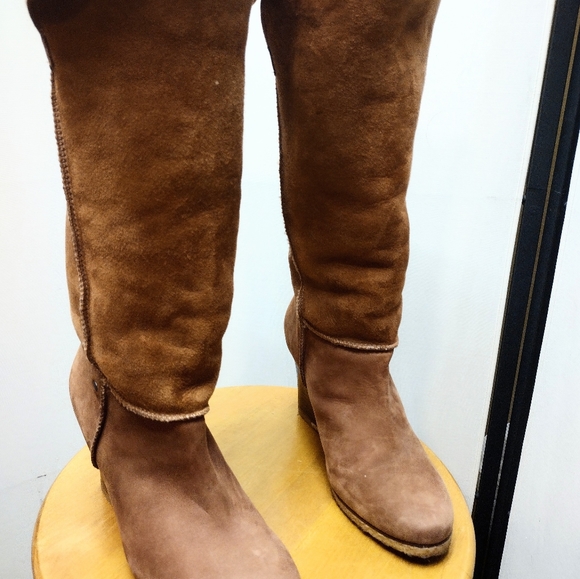 - UGG SZ 8 APRELLE 3195 12" SUEDE SHEARLING WEDGE BOOTS EUC $250 - Picture 6 of 15